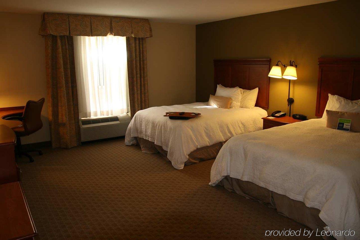 Hampton Inn & Suites Davenport Room photo